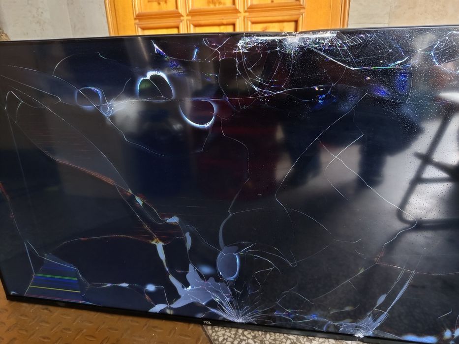 Продавам 2 телевизора на части