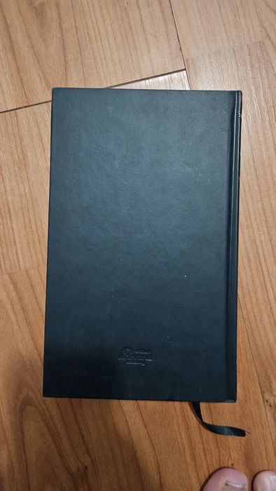 Carte O călătorie spre centrul Pământului scrisă de Jules Verne în ro