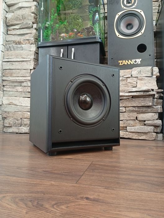 Активен субуфер KEF C-4