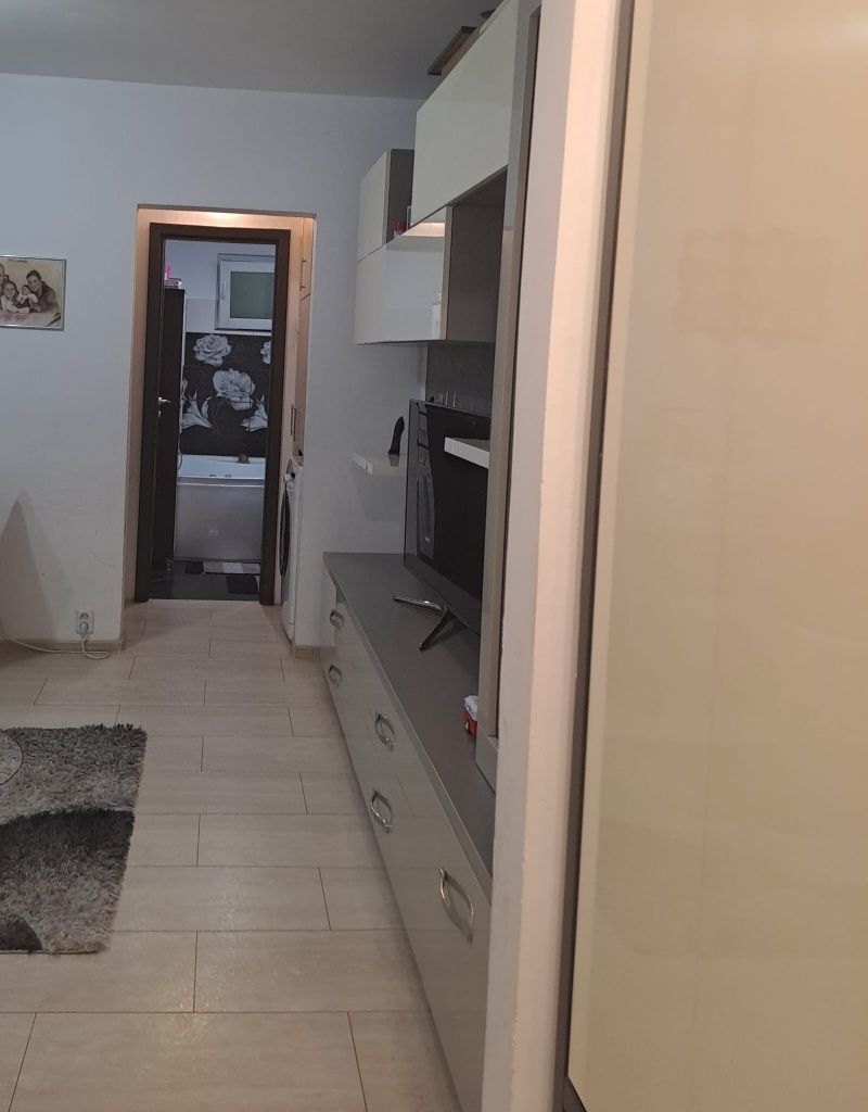 Persoană fizică, vând apartament 3 camere Baza 3,Silk District