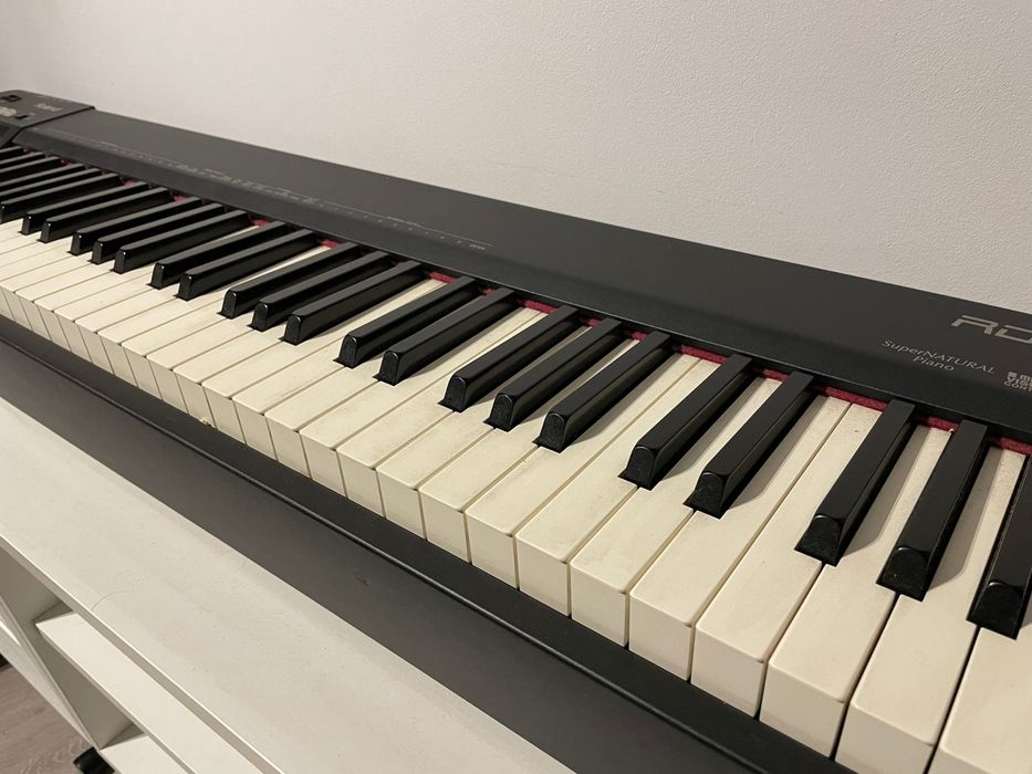 Roland RD-64 Digital Piano – Stage Piano Compact & Profesionist