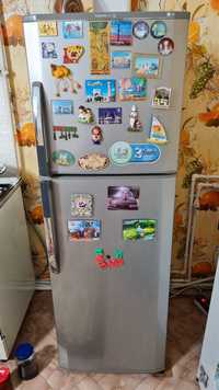 Продам 2 камерный холодильник марки Lg