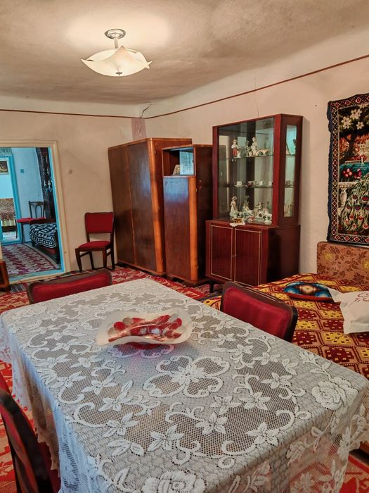 Casa bătrânească de vanzare