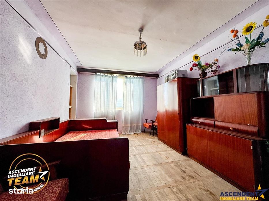 FILM! Locuinta 2 camere, decomandata, garaj + 1.400 mp teren – zona Le