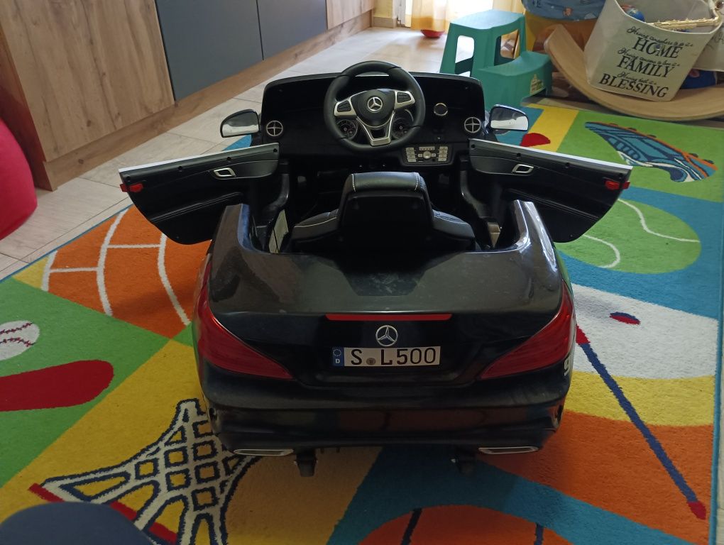 Детска акумулаторна кола