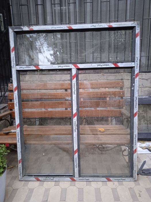 Срочно продам рамы и дверь