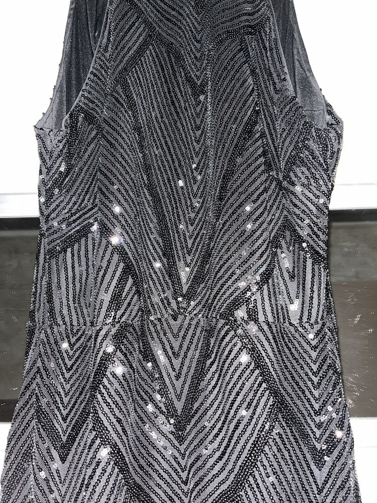 Rochie halter cu paiete
