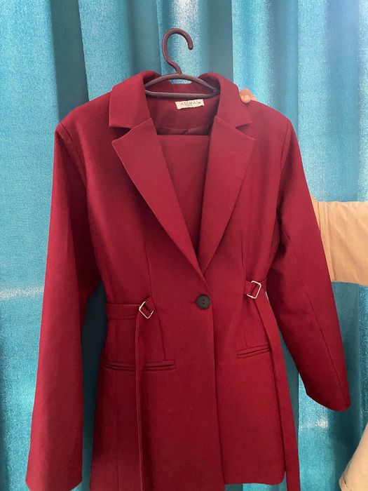 двойка красный кастюм брюкий