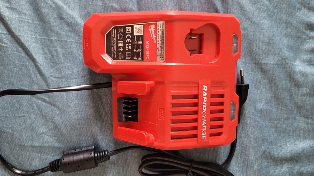 Vand acumulator  și incarcator
