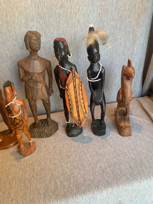 голям лот от дървени фигури статуетки
