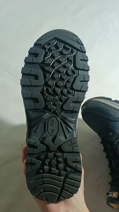 Продам зимние кроссовки Kajila