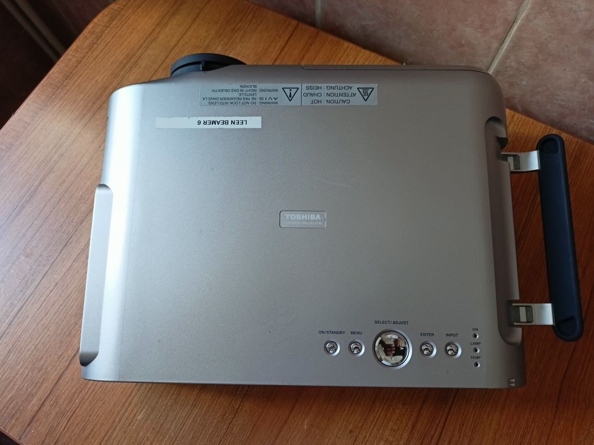 Proiector Toshiba TLP T670