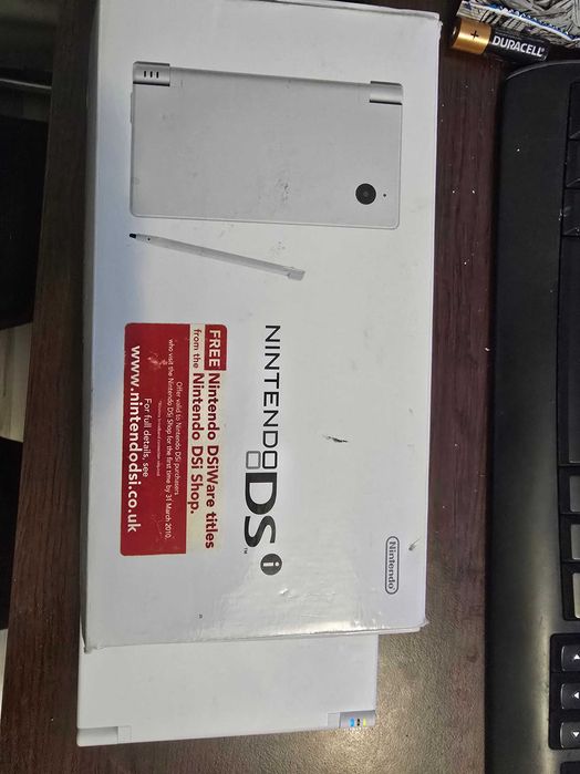 Nintendo DSi с кутия