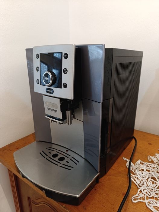 Vand aparat de cafea Delonghi
