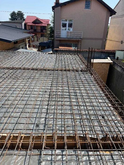 construim case la rosu si la cheie