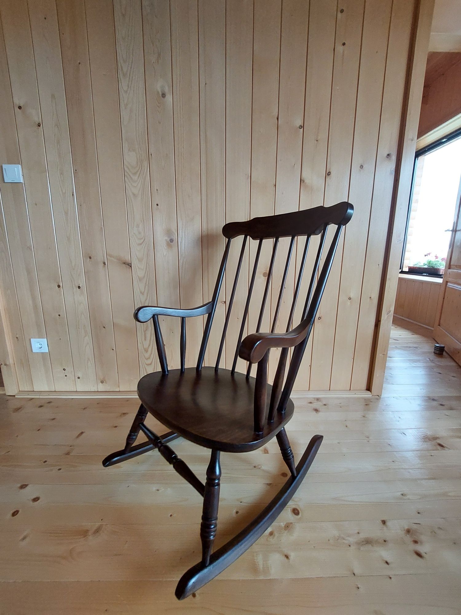 Scaun balansoar din lemn