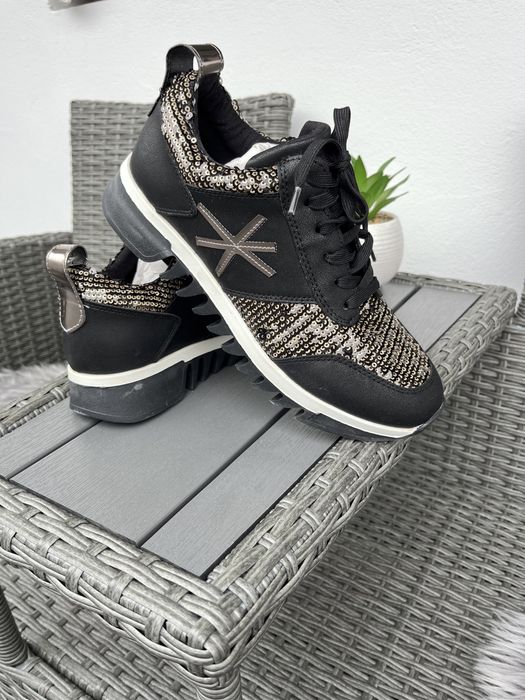 Pantofi sport noi, mărimea 39