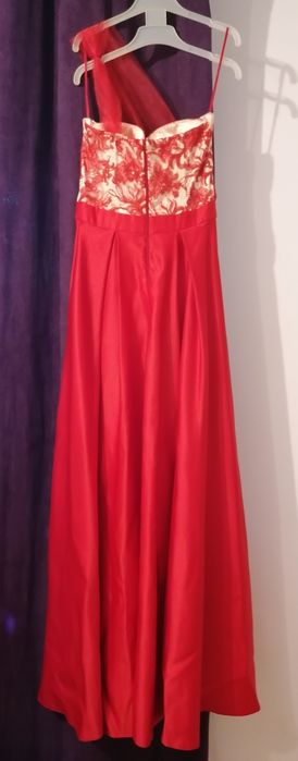 Rochie roșie elegantă