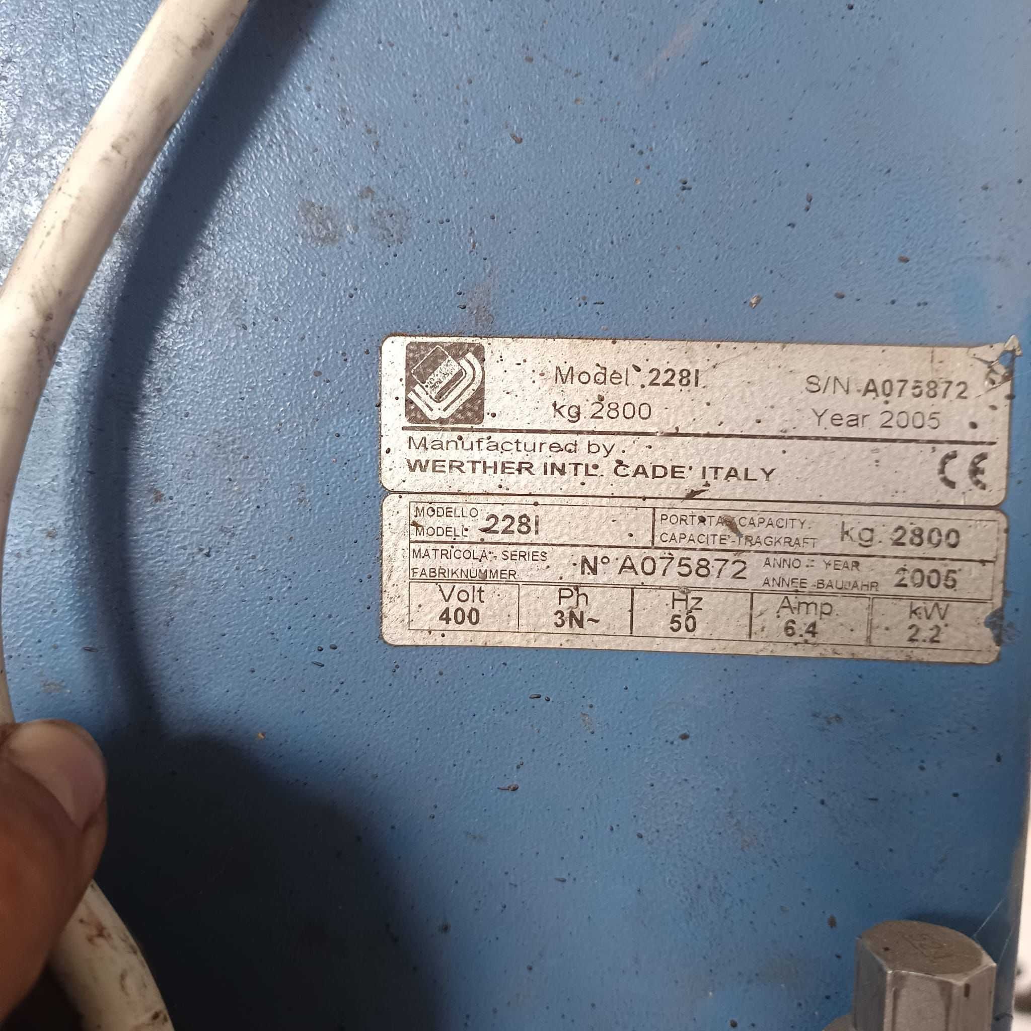 Elevator 2800kg trifazat stare perfecta de funcționare