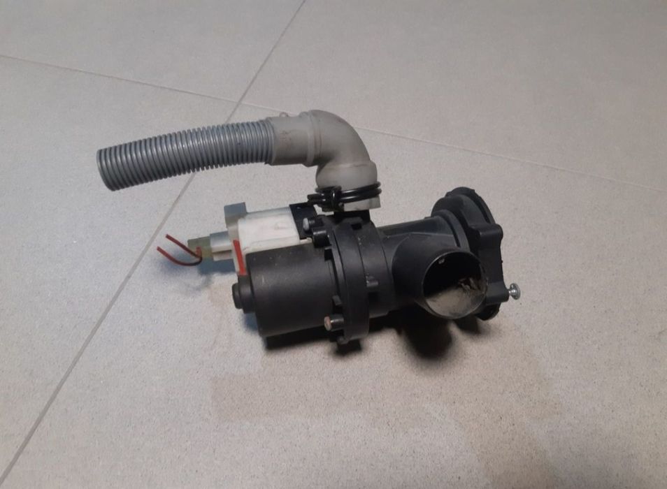 Motor + pompa de evacuare masina de spalat Indesit