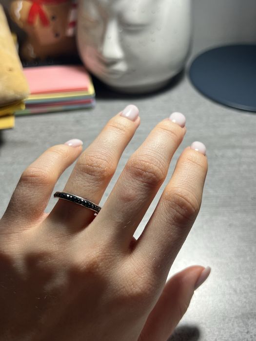 Inel negru cu pietre