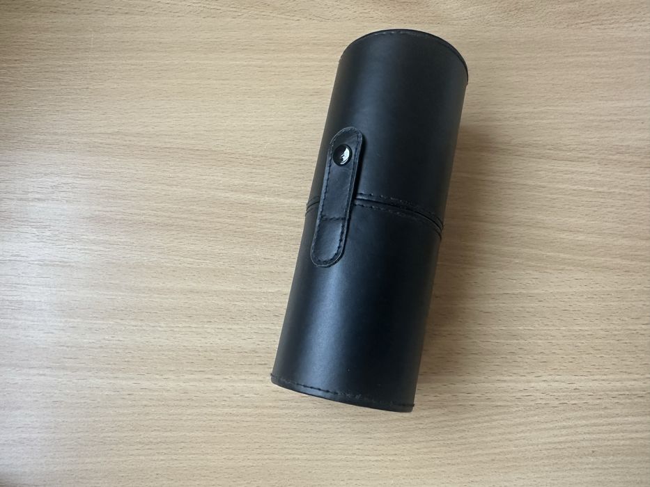 Portfard negru cu prindere in capsa