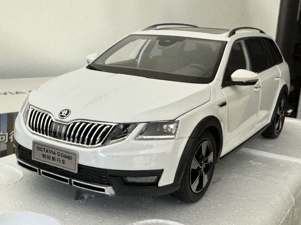 Macheta Skoda Octavia Scout 1:18