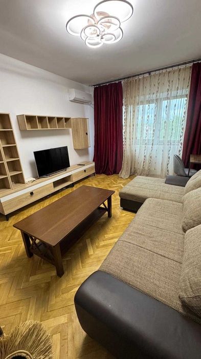 Garaj și Apartament trei camere Bld Independentei l - UMF