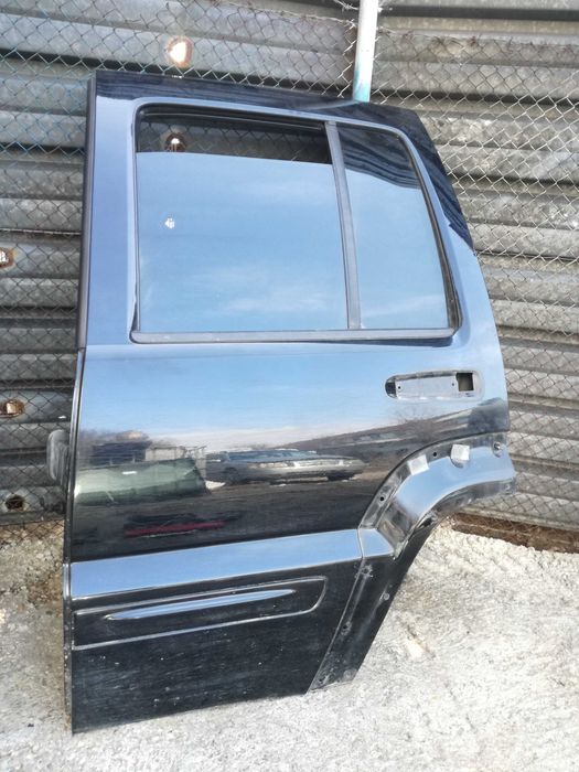 Jeep Cherokee KJ liberty Чероки врати  врата странични стъкла стъкло