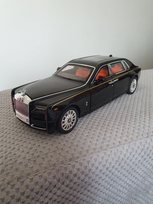 Macheta metalica rolls royce phantom scara 1:18 noua