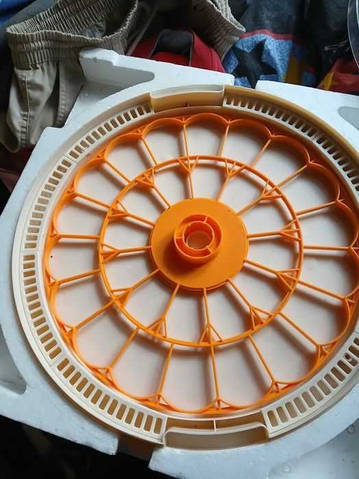 Vând incubator Electromures 30 ouă