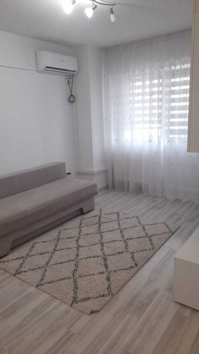 Ofer spre inchiriere un apartament cu doua camere in zona Unirii .