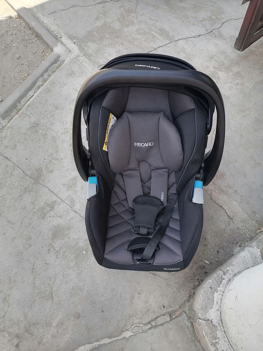 Vând coșuleț bebe auto tip scoică