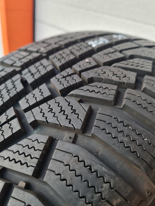 Зимни гуми 4 броя HANKOOK WinterIcept Evo2 205 55 R17 дот 2921