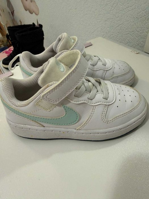 Продам кроссовки детские в хорошем состоянии размер 26