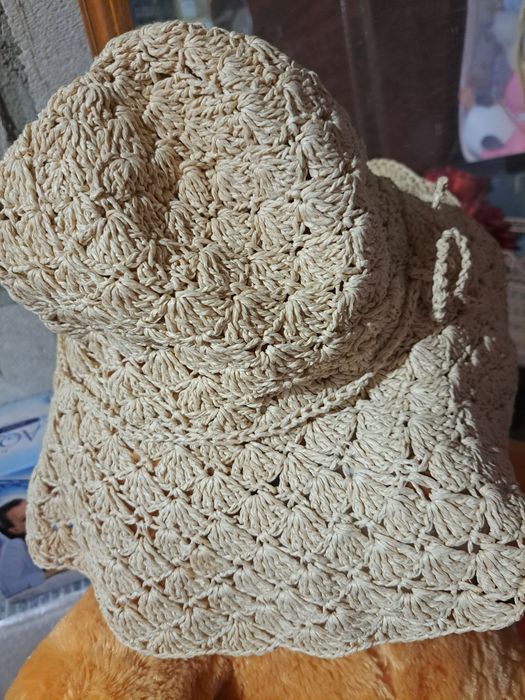 Pălărie pentru soare foarte veche în stare foarte buna