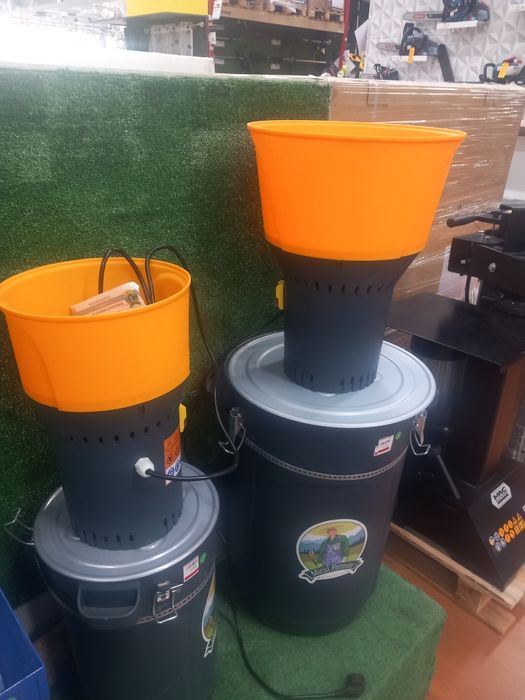 Vând mori de uruiala și mălai noi  micul fermier