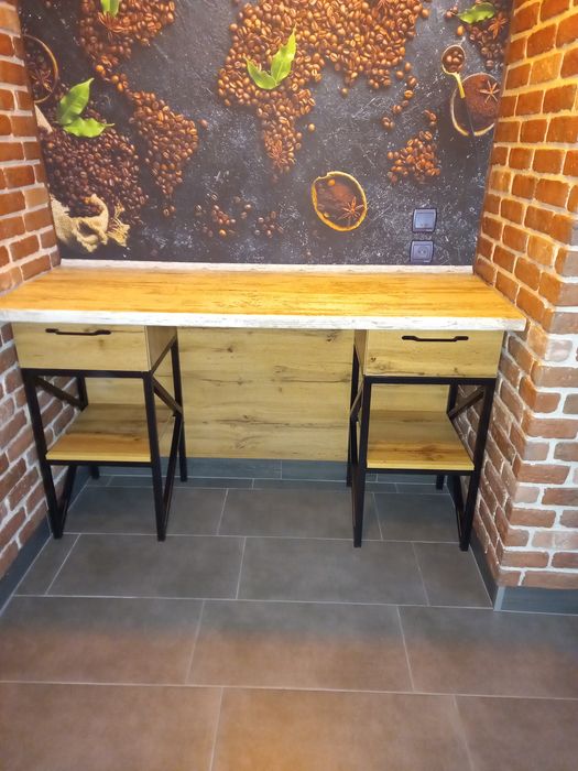 Стол для барбер зоны лофт.