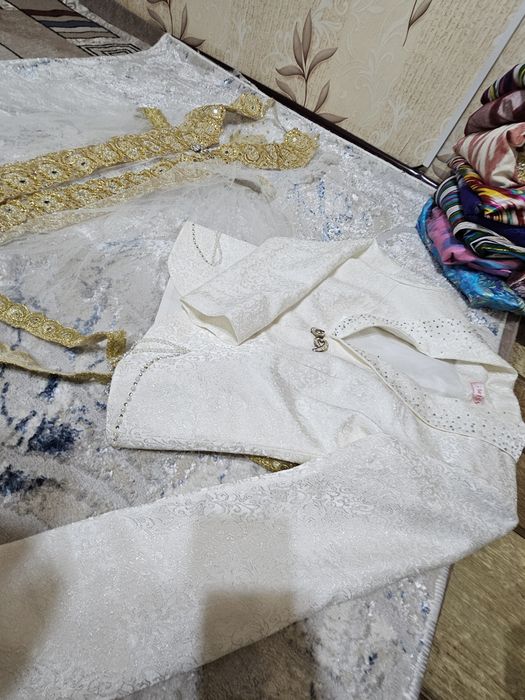 Kelin uchun kastyum va toshli setka