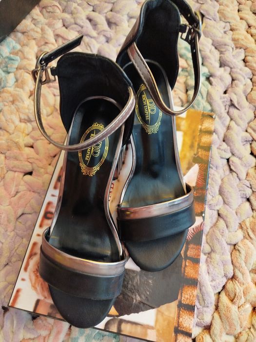 Sotiladi, narxi kelishiladi