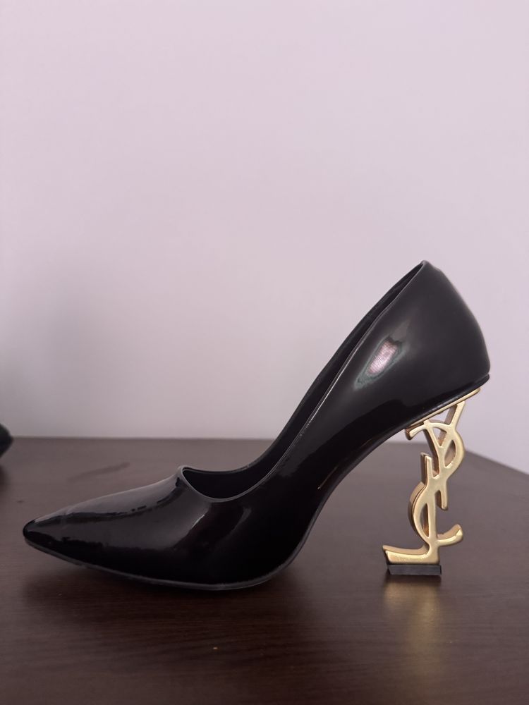Токчета Yves Saint Laurent
