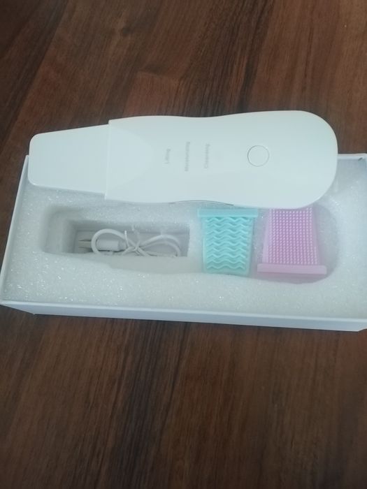 Ультразвуковой скрабер для очищения, увлажнения и лифтинга кожи лица