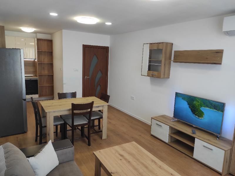 Дава се под наем Двустаен апартамент в Пловдив, Кючук Париж - 77 кв.м за 511 € - Снимка #2