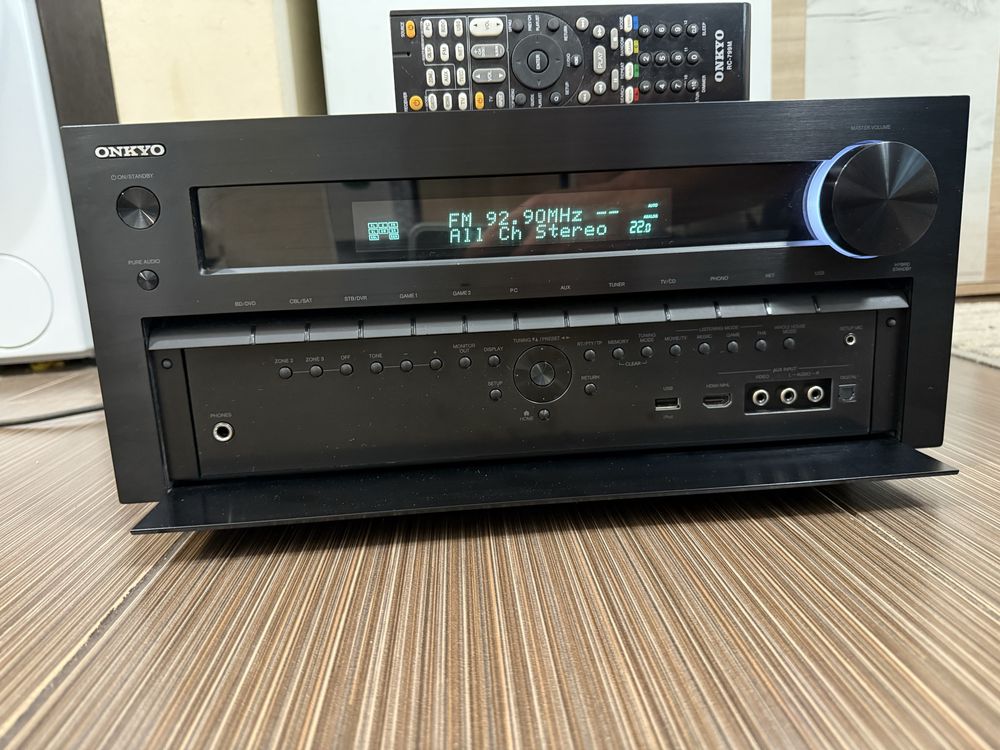 Onkyo TX-NR818 resiver