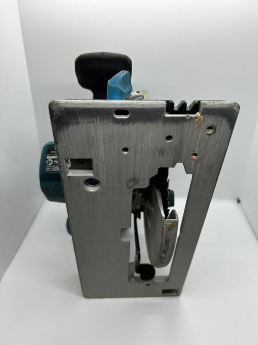 Makita DHS680 Fierastrau circular manual -P-