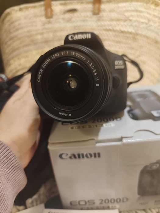 Продавам Canon 2000D на около 200 кадъра