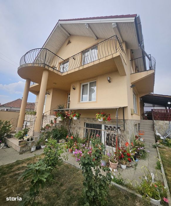 Casă generoasa de vânzare în Fughiu