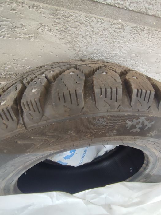 Резина зимняя б/у с шипами