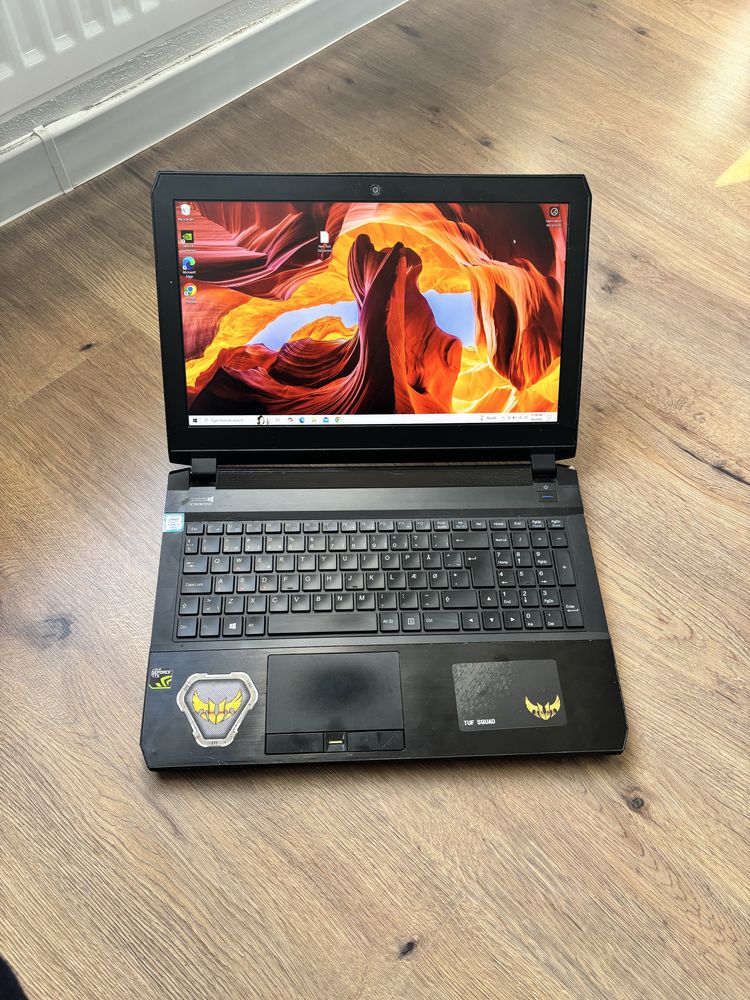 Laptop Clevo Gaming• i7-6820HK • Placa video dedicata de 6 Gb (Gtx 970
