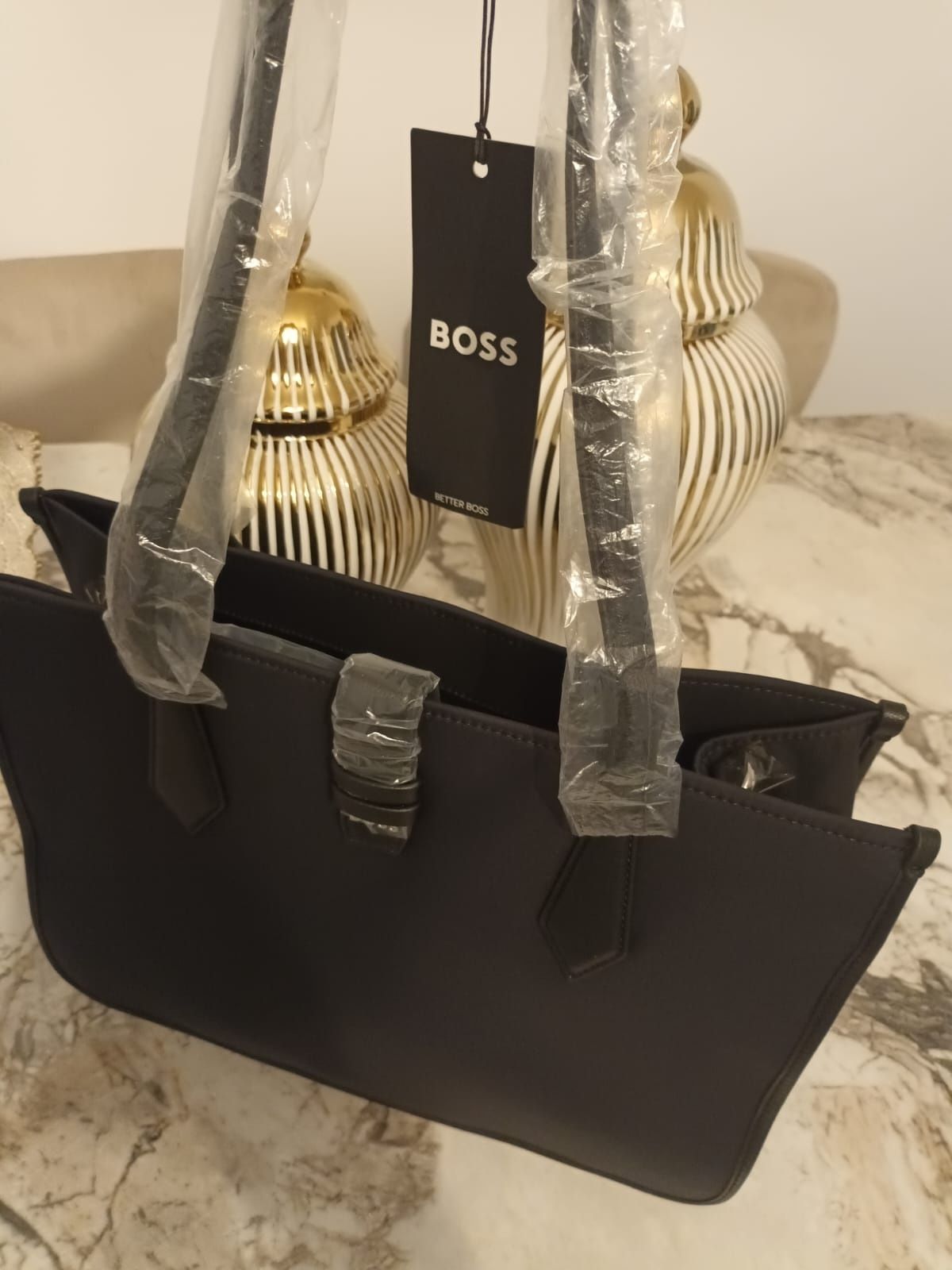 Geanta boss noua